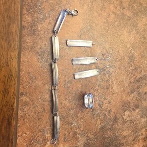 I’ve got a full set of tif and co silver jewelry!